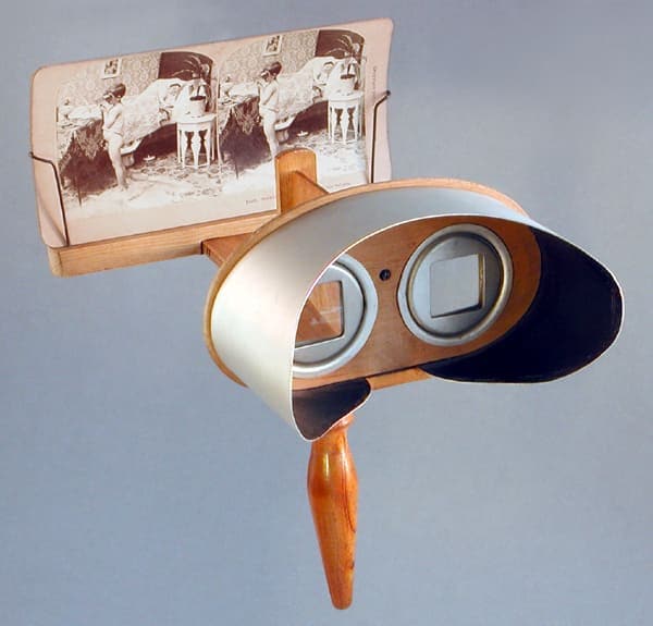 Vintage stereoskop med fotografi för 3D-bilder och nostalgi.