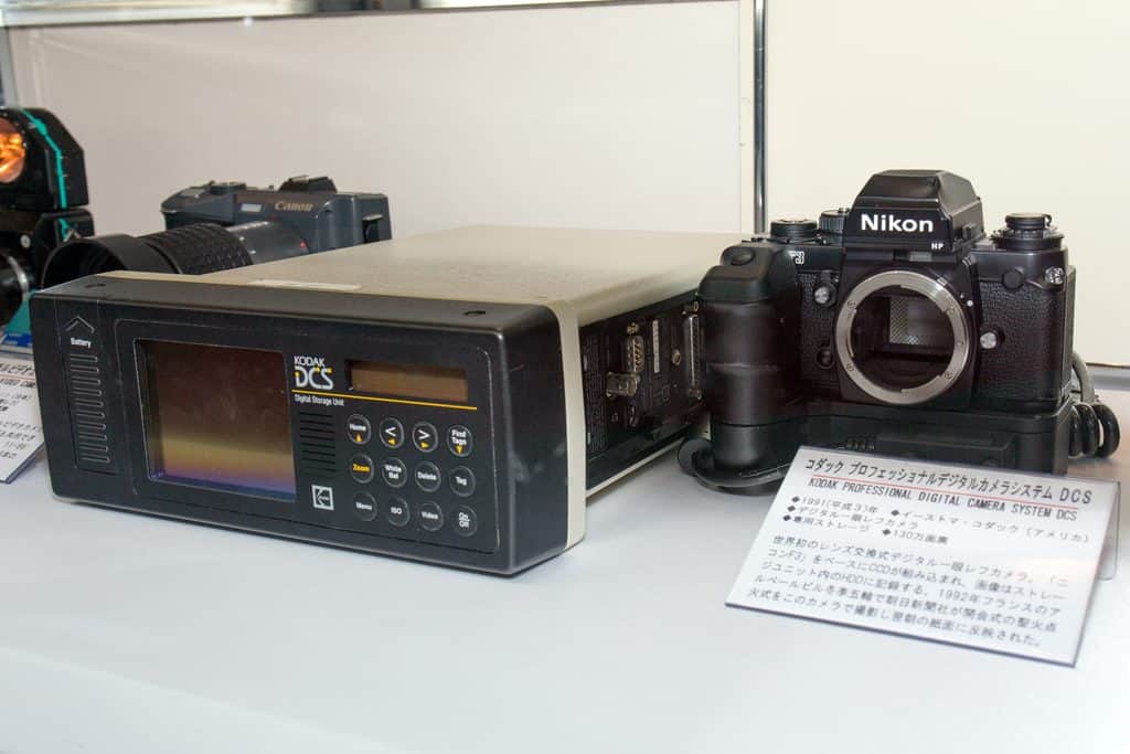 Nikon kamera och digitalt kamerastyrsystem på utställning.