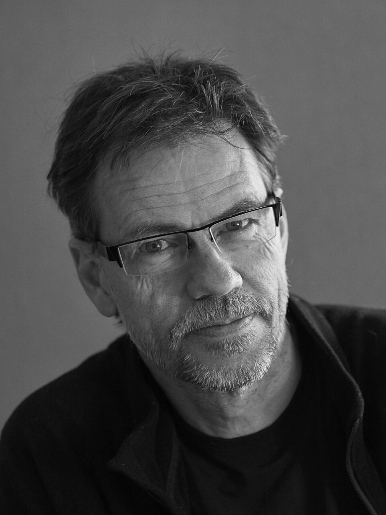 Porträtt i svartvitt av fotografen Jan Töve